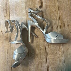 Chinese Laundry Strappy Silver 5in heel dress Sandals in 10M
